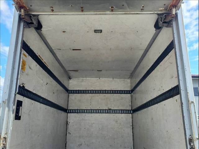 Mitsubishi Fuso Canter Guts 4