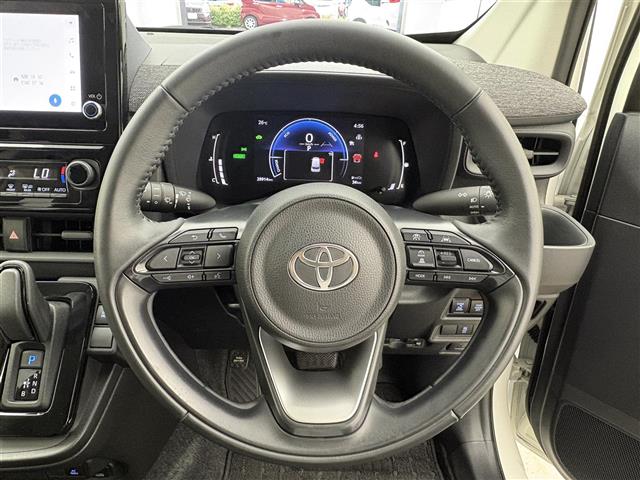 Toyota Sienta 11