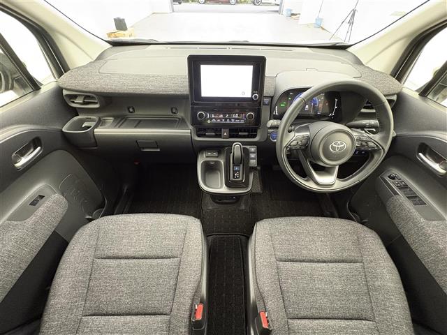 Toyota Sienta 4