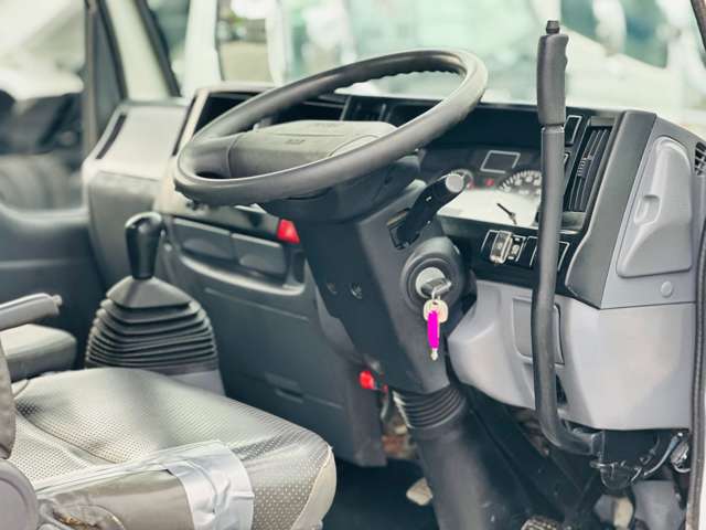 Isuzu Elf 12