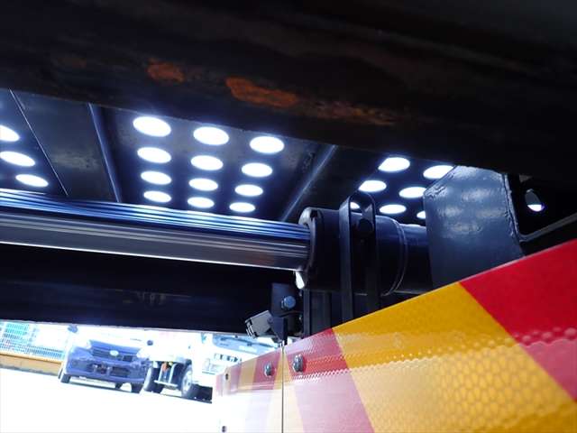 Isuzu Elf 12