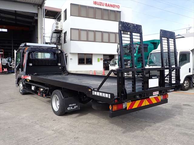 Isuzu Elf 4