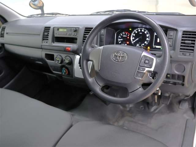 Toyota Hiace Van 5
