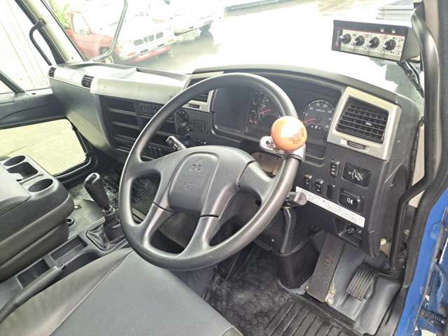 Mitsubishi Fuso Fighter 12