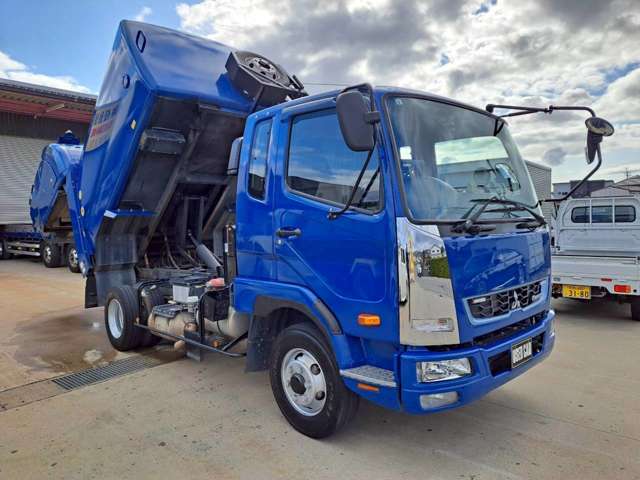 Mitsubishi Fuso Fighter 9