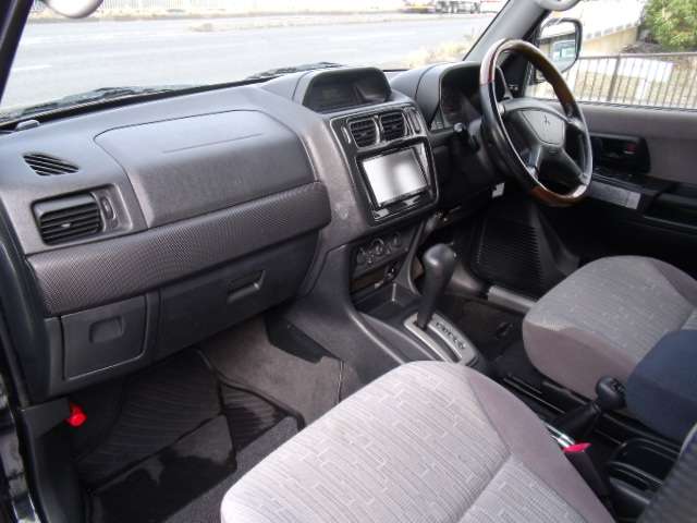 Mitsubishi Pajero iO 12