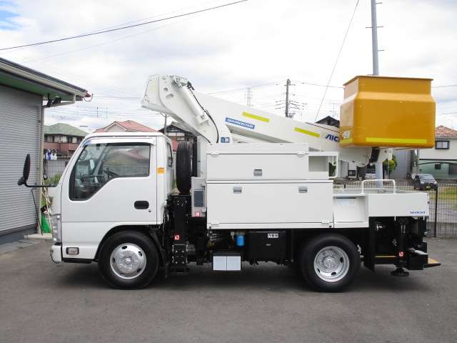 Isuzu Elf 6
