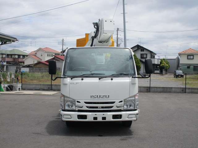 Isuzu Elf 7