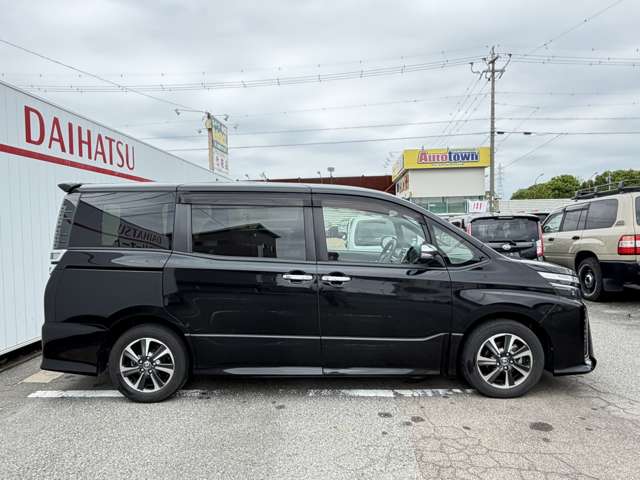 Toyota Voxy 4