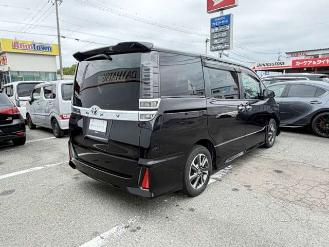 Toyota Voxy 6