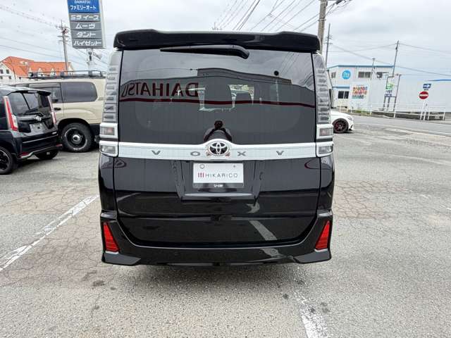 Toyota Voxy 8
