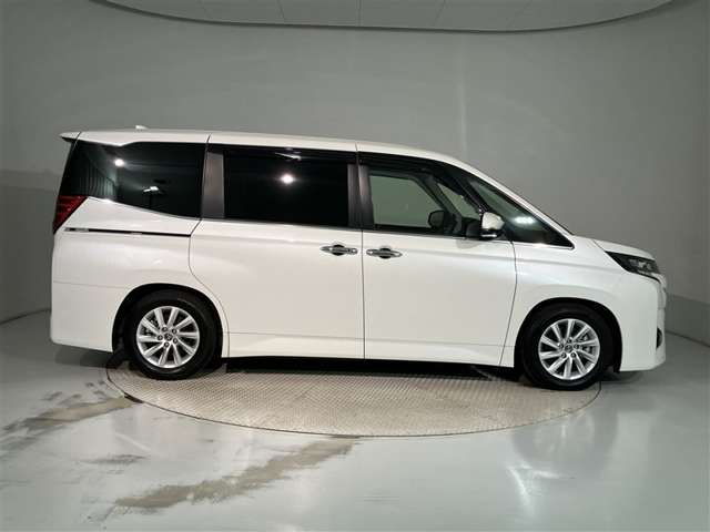 Toyota Noah 7