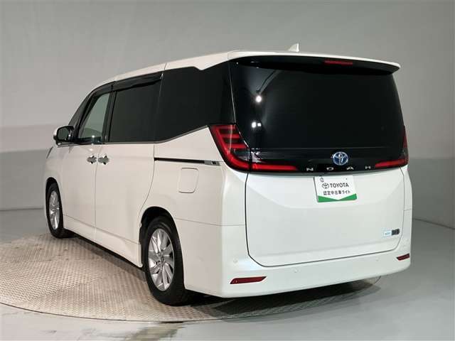 Toyota Noah 8