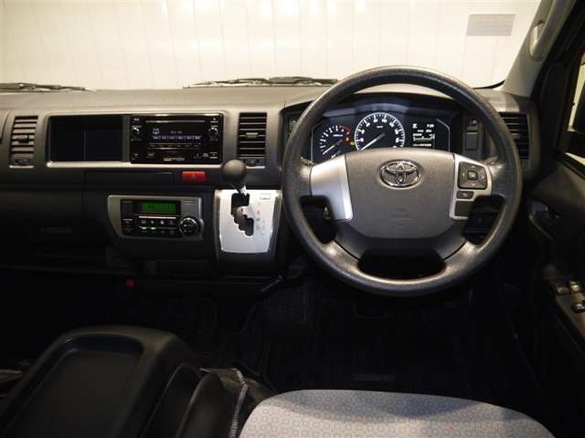 Toyota Hiace Commuter 3