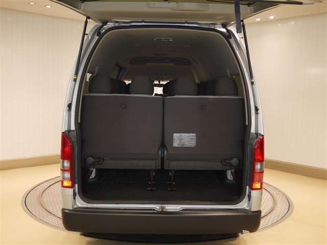 Toyota Hiace Commuter 5
