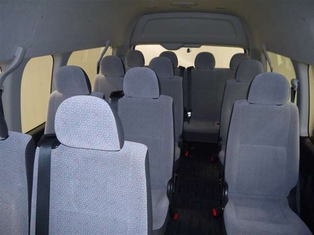 Toyota Hiace Commuter 7