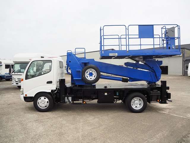 Hino Dutro 7
