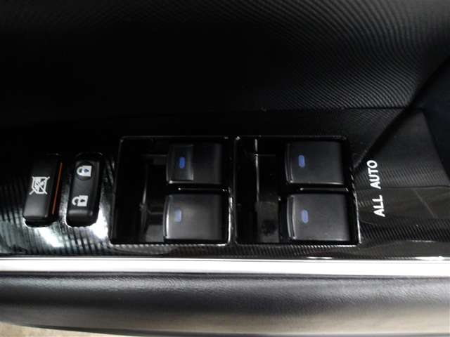 Toyota Estima Hybrid 12
