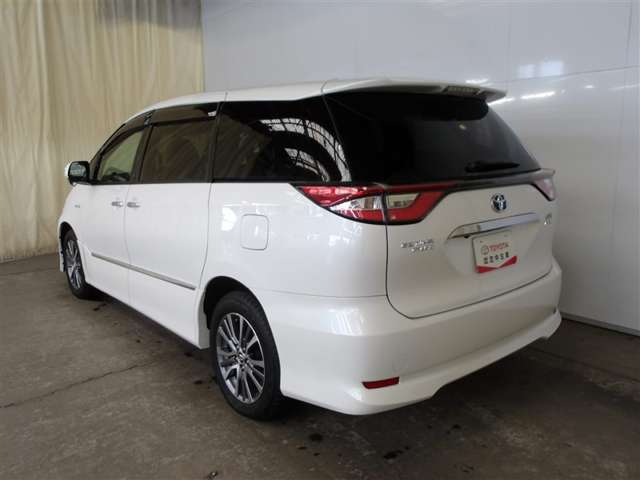 Toyota Estima Hybrid 3