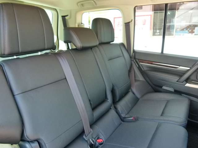 Mitsubishi Pajero 11