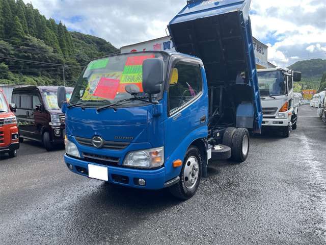 Hino Dutro 3