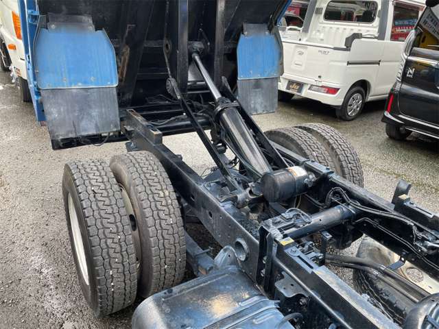 Hino Dutro 9