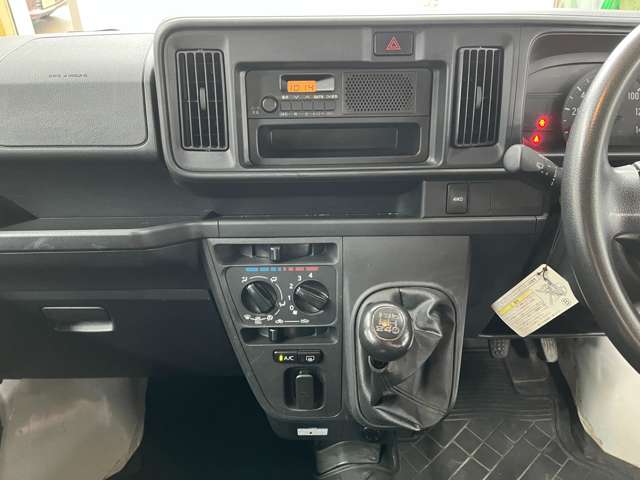 Daihatsu Hijet Cargo 3