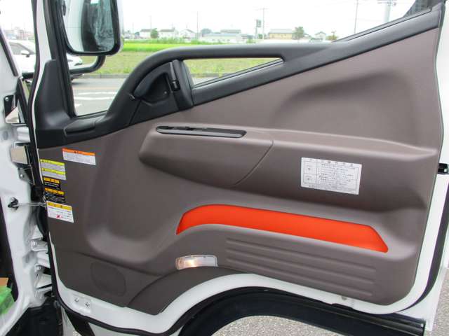 Mitsubishi Fuso Canter 12