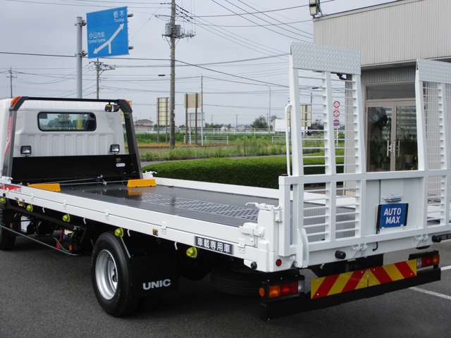 Mitsubishi Fuso Canter 9
