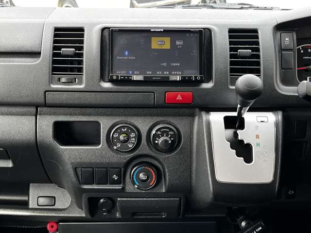 Toyota Hiace Van 12