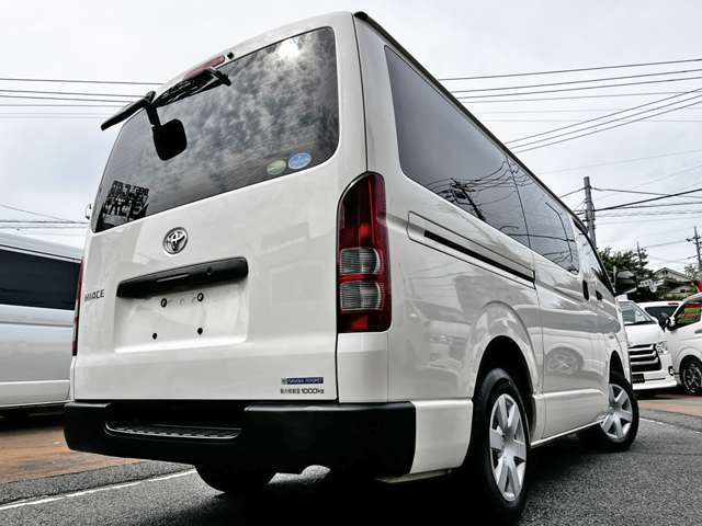 Toyota Hiace Van 5