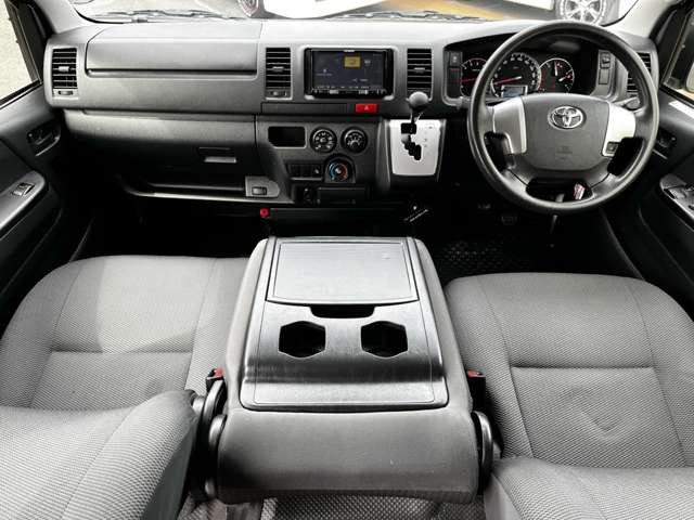 Toyota Hiace Van 7