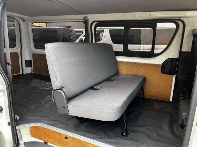 Toyota Hiace Van 9