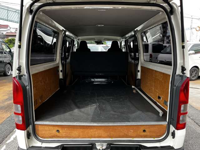 Toyota Hiace Van 10