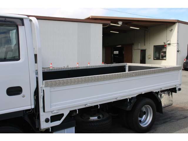 Isuzu Elf 12