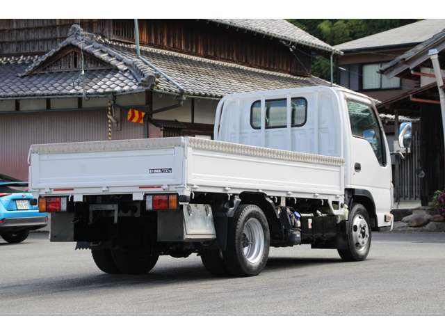 Isuzu Elf 7