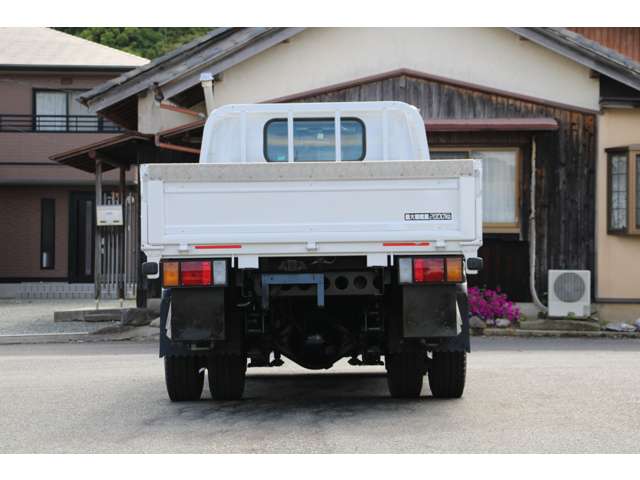 Isuzu Elf 8