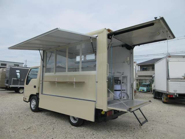 Isuzu Elf 3