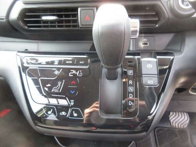 Mitsubishi eK X 9