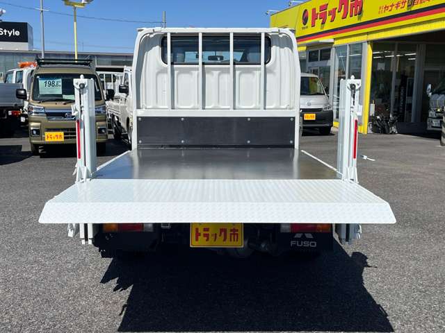 Mitsubishi Fuso Canter 9