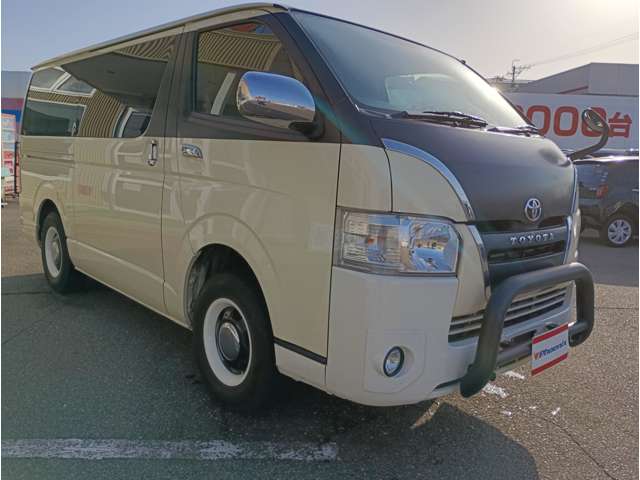 Toyota Hiace Van 4