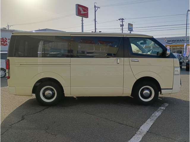 Toyota Hiace Van 5