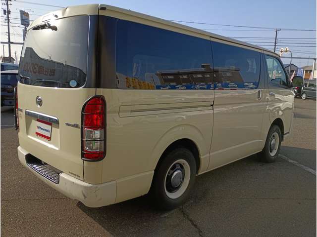 Toyota Hiace Van 6