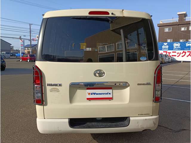 Toyota Hiace Van 7