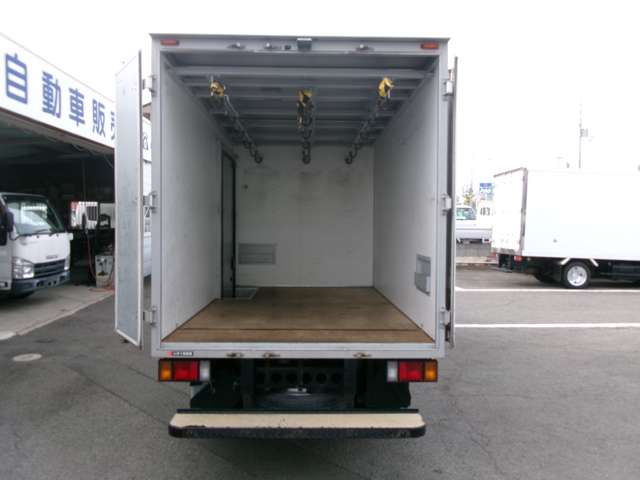 Isuzu Elf 3