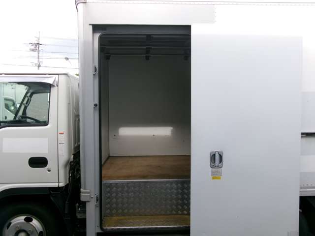 Isuzu Elf 4
