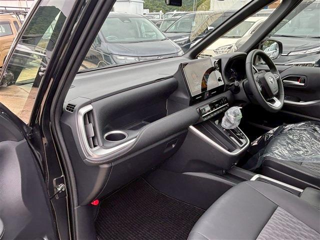 Toyota Noah 4