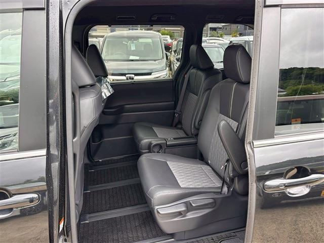 Toyota Noah 6