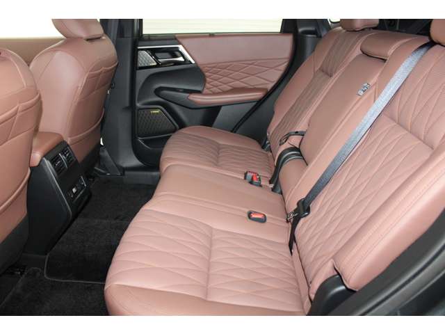 Mitsubishi Outlander 7