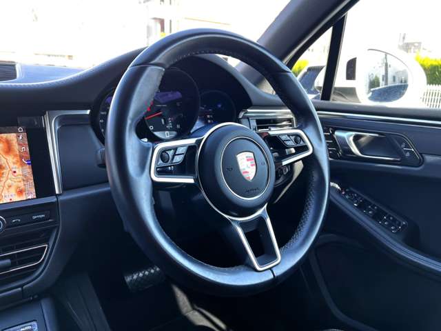 Porsche Macan 12